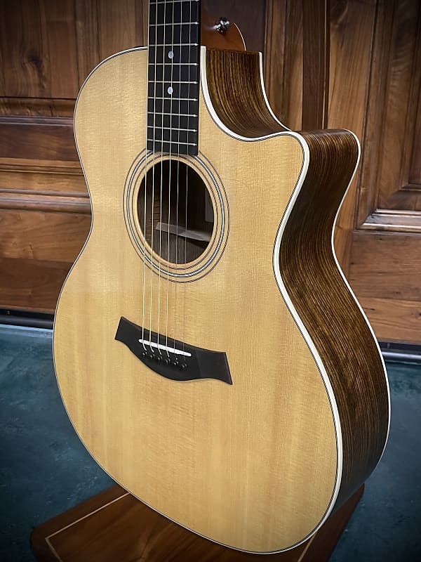 2005 Taylor 414ce Sitka Top- Satin Ovangkol Back and Sides