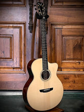 Load image into Gallery viewer, Goodall Jumbo Baritone AAA Adi &amp; Cocobolo CJBC 2005
